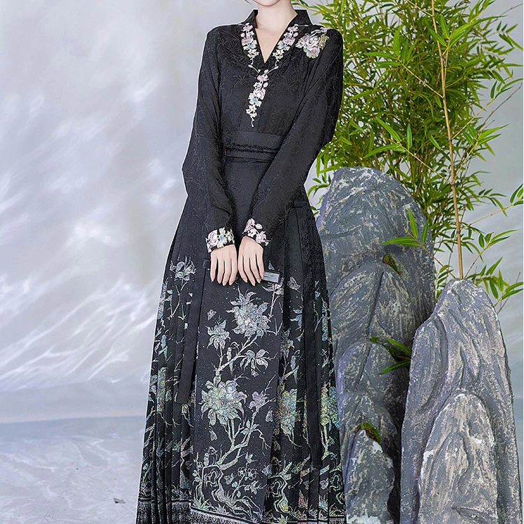 幻彩螺钿织金银马面裙女国风汉服女重工织锦马面裙日常绣花妆花