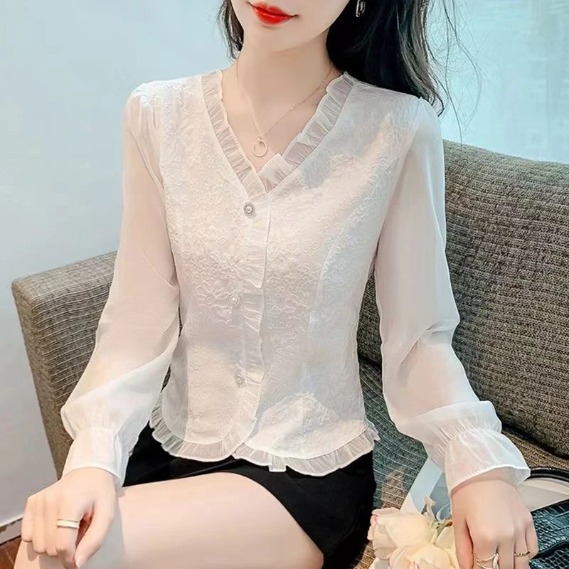 法式提花V领衬衫女长袖2024年春季新款洋气设计感雪纺喇叭袖上衣