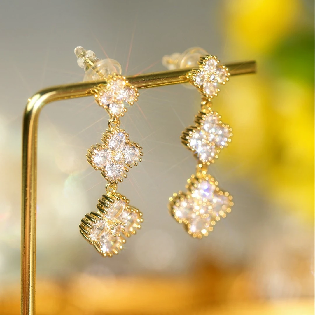 铜合金合成锆石耳饰 时尚感四叶花百搭耳环法式浪漫流苏耳钉1041