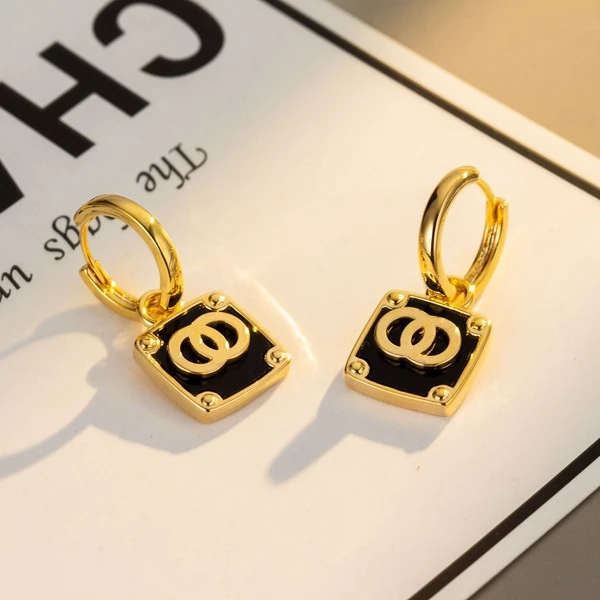 铜合金耳饰 小香风高级字母时尚耳扣设计感方块经典轻奢耳环1739