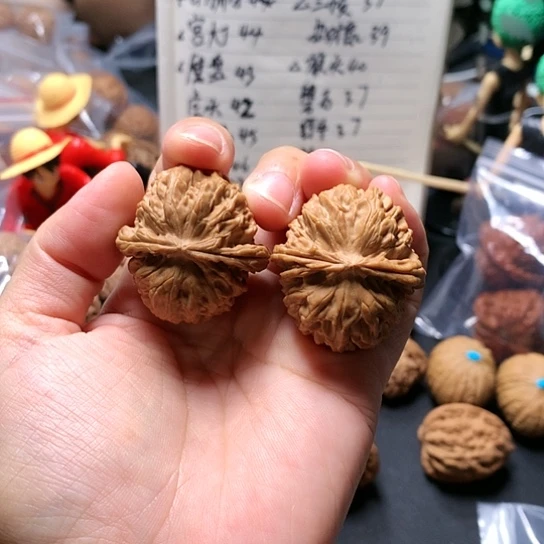 -**o文玩核桃全品白狮子36