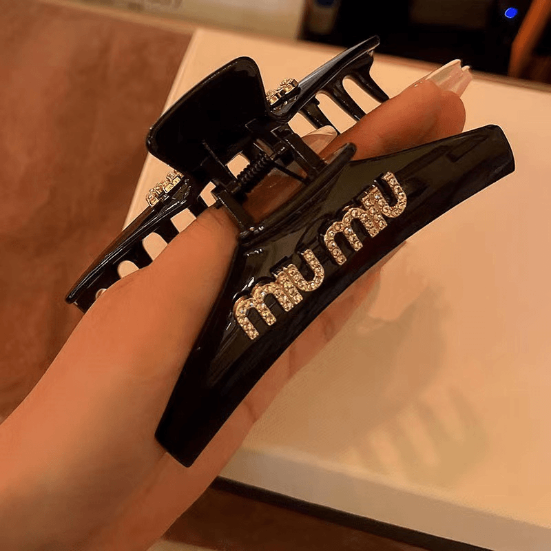 新款时尚大号抓夹法式轻奢优雅满钻字母后脑勺百搭高级感鲨鱼夹