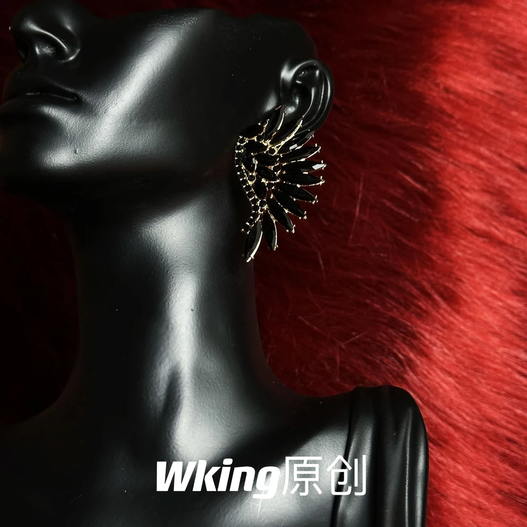 铜合金合成锆石耳饰 王大嘴原创 奢华满锆黑金羽翼耳钉A674