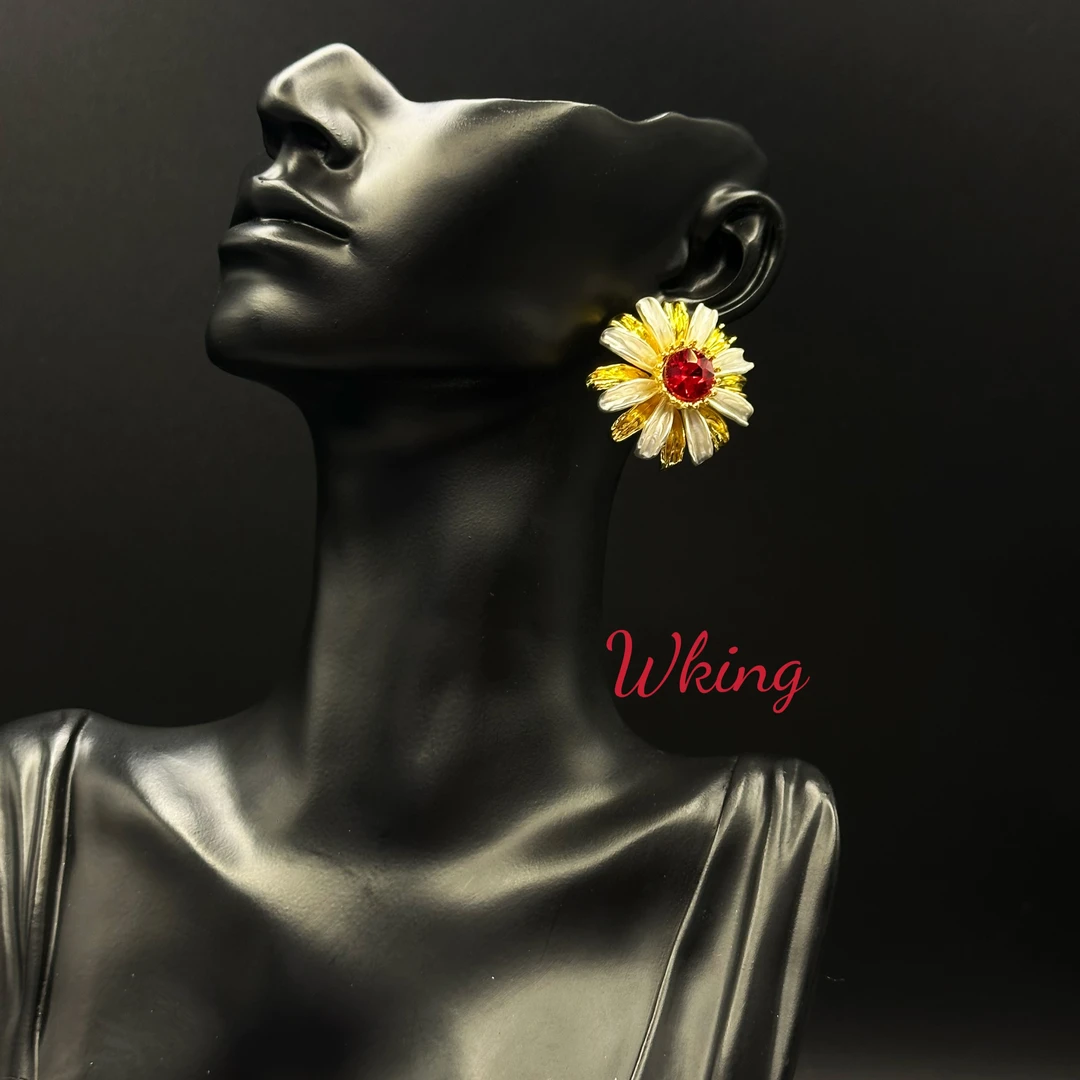 铜合金锆石耳饰 王大嘴原创 “向阳花”红色圆锆金银花瓣耳钉A778