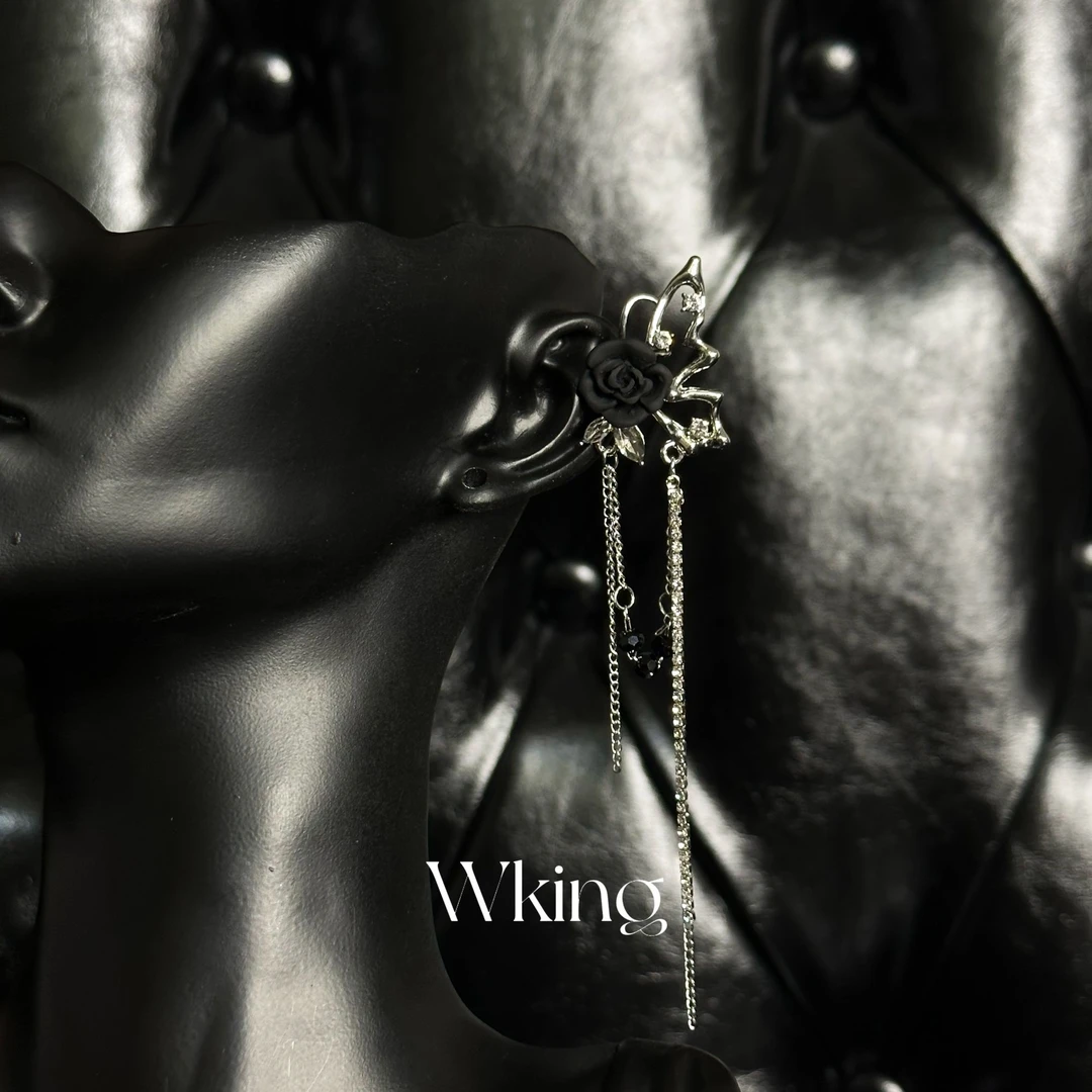 铜合金耳饰 设计师款 立体黑玫瑰蝴蝶翅膀流苏耳骨夹A016