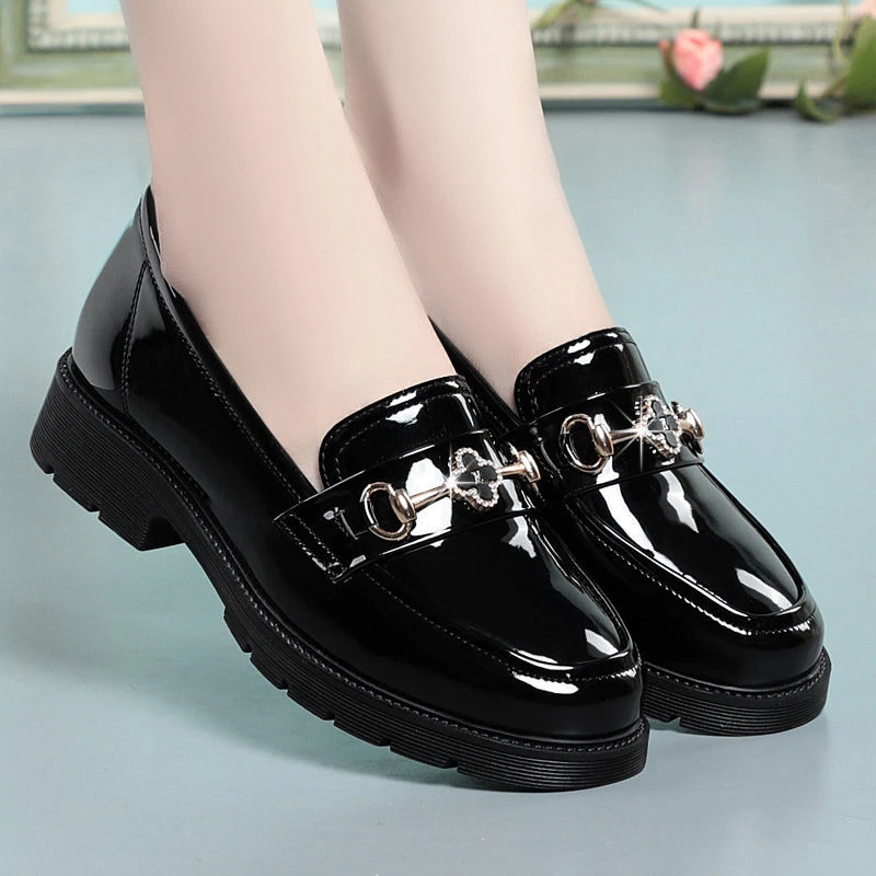 红蜻蜓牌真皮软底乐福鞋亮面圆头防滑舒适女士皮鞋时尚百搭妈妈鞋