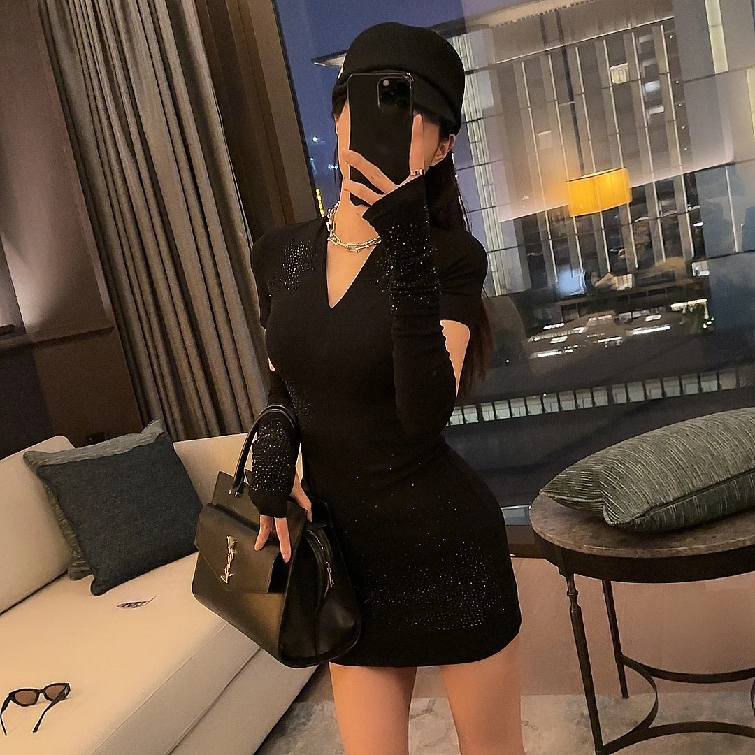 【O.S零小零】黑色V领黑钻连衣裙女小心机镂空长袖包臀裙带袖套手袖
