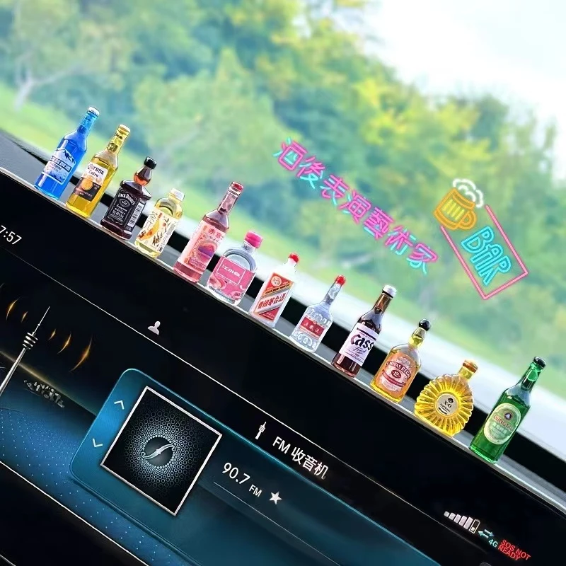 汽车摆件中控台迷你个性创意卡通屏幕车内中控台摆件用品车载酒瓶