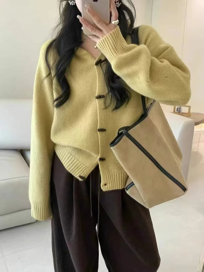 /鹅黄牛角扣帽衫/毛衣外套设计感慵懒风宽松洋气针织开衫19055