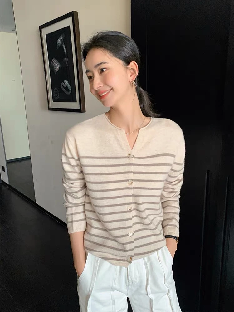 /奶咖开衫/条纹开衫女高端短款毛衣长袖叠穿小外套93038