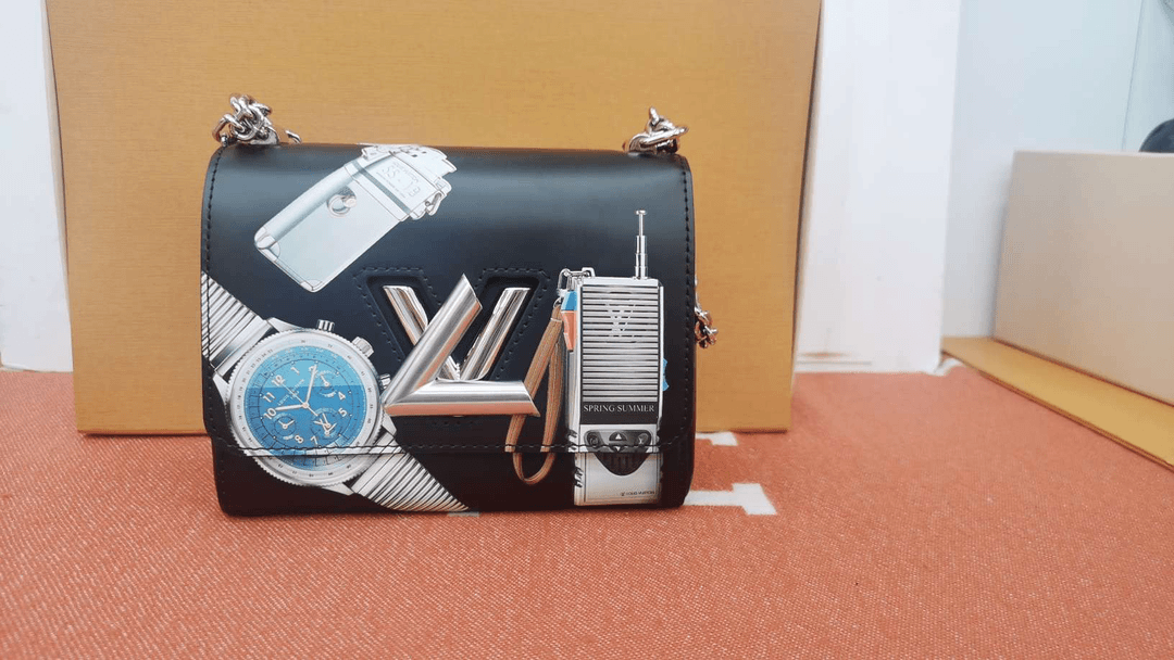 全新未使用 LouisVuitton/路易威登 LV  小号 牛皮限量twist全新