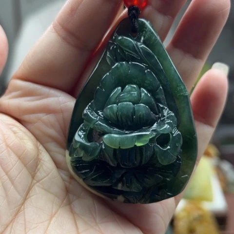 蛇纹石玉挂件未镶嵌