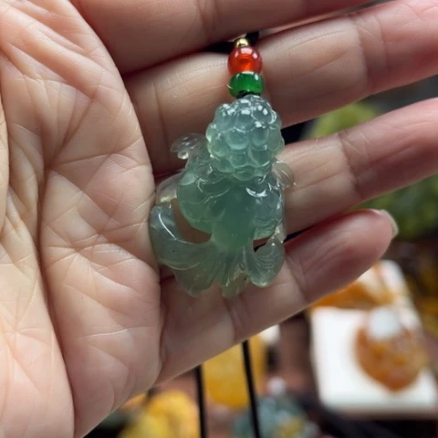 蛇纹石玉挂件未镶嵌