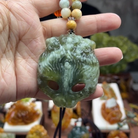 蛇纹石玉挂件未镶嵌