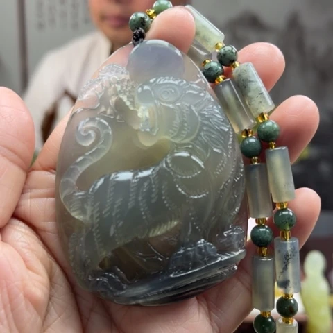 蛇纹石玉挂件未镶嵌
