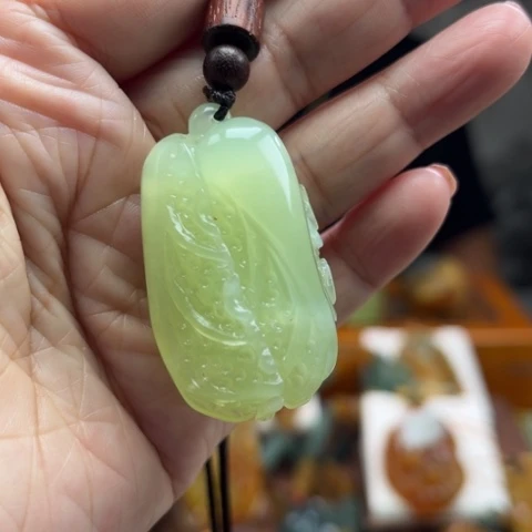 蛇纹石玉挂件未镶嵌