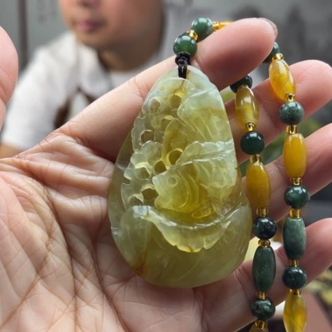 蛇纹石玉挂件未镶嵌