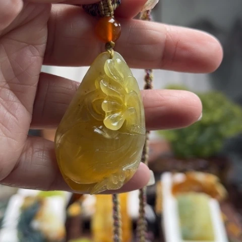 蛇纹石玉挂件未镶嵌