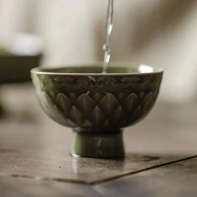 功夫茶具品茗杯瓷器主人杯青瓷浮雕功夫茶杯
