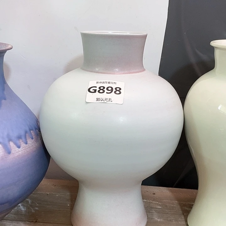 瓶高33厘米口9厘米。景德镇陶瓷