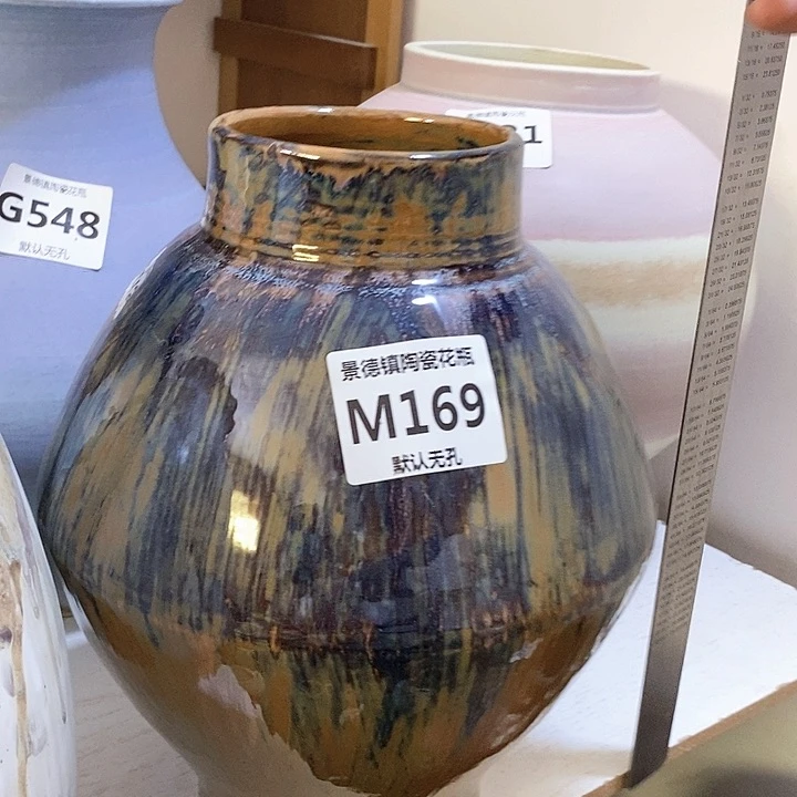 瓶景德镇陶瓷。景德镇陶瓷