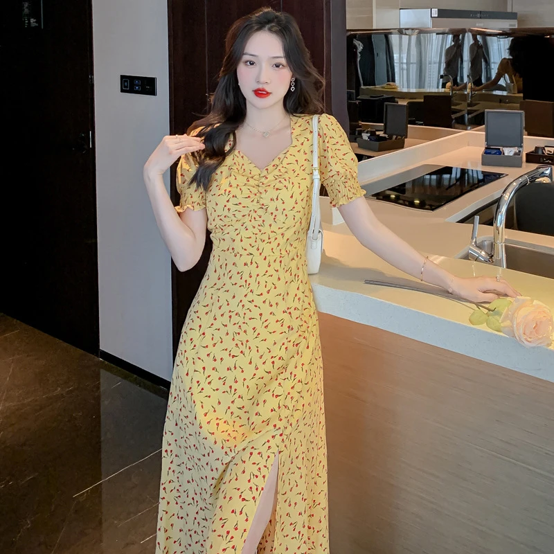 去有风的地方复古法式连衣裙春夏季方领泡泡袖2023新款碎花裙