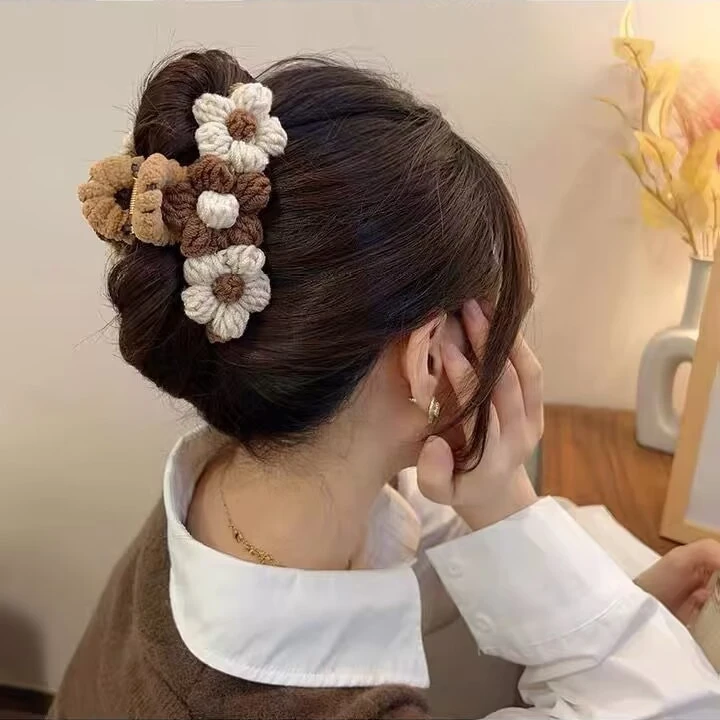 编织花朵毛线抓夹秋冬女毛毛鲨鱼夹大号发夹后脑勺发抓夹子头饰卡