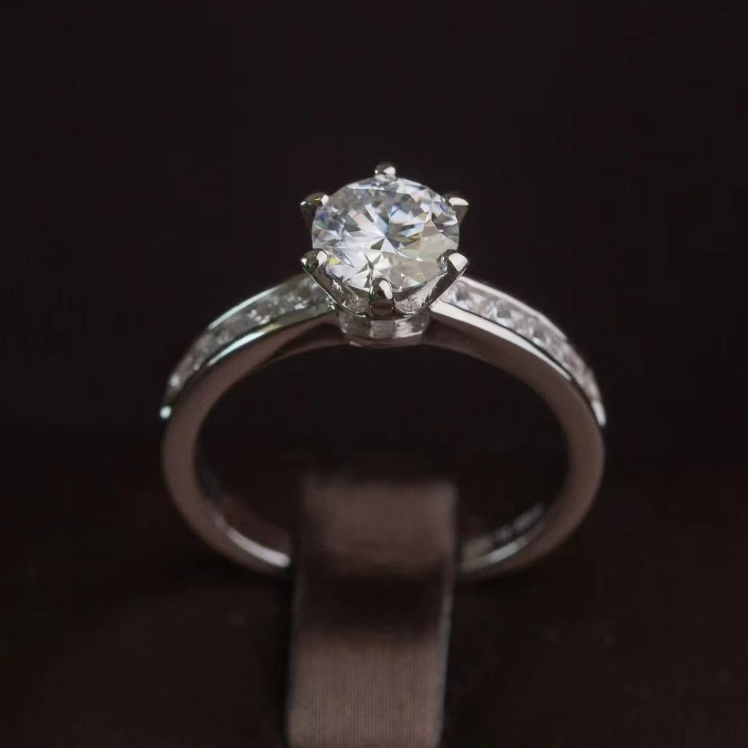 【甄钻坊】粗微镶皇冠 1.0ct 女款戒指