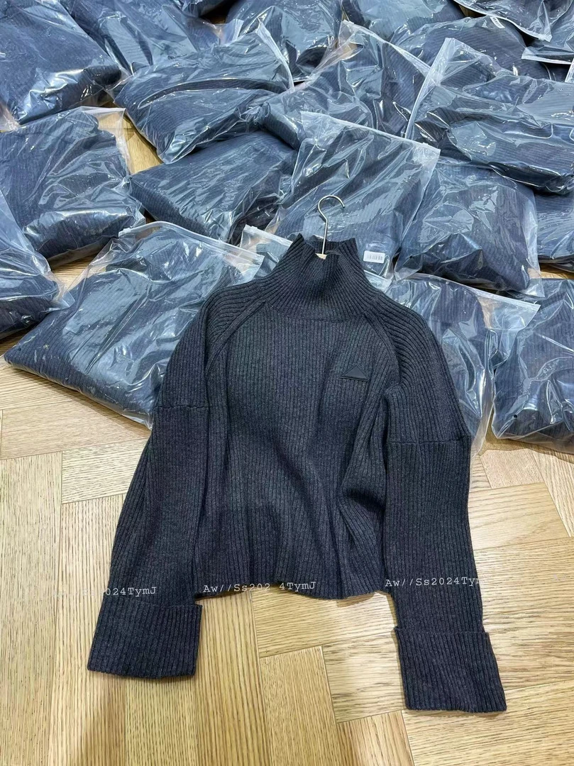 【no退no换 谨慎下单】高领针织三角标长袖针织衫 UX97686