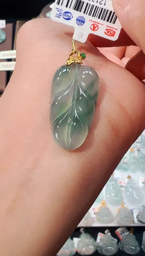 【闪购商品】翡翠吊坠(不含链)18K金镶嵌叶子吊坠26A