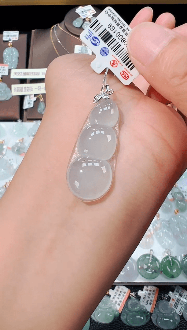 【闪购商品】翡翠吊坠(不含链)18K金镶嵌福豆吊坠169