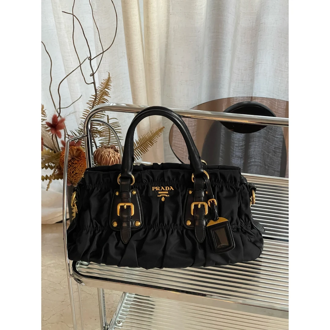 95新 Prada/普拉达 黑金手提单肩斜挎包