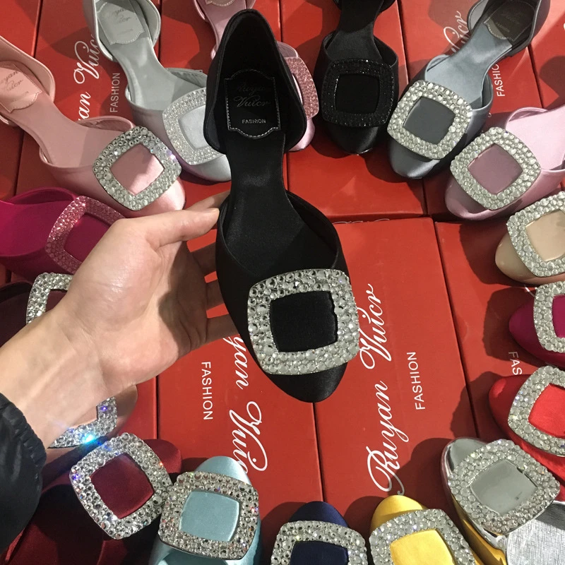 rv方扣平底鞋女中空水钻单鞋绸缎浅口平跟婚鞋