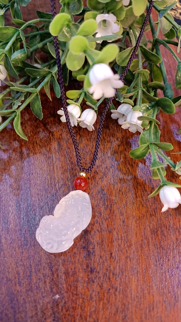 马料玛瑙貔貅吊坠