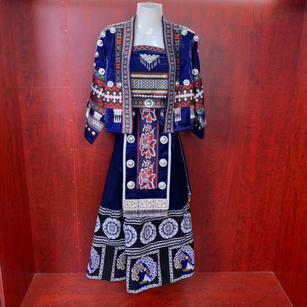 苗族传统民族服饰长款民族风重工四件套网红旅游旅拍影楼装舞台