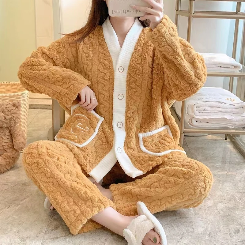 2022秋冬季新款睡衣女高级简约字母法兰绒家居服套装网红爆款加绒