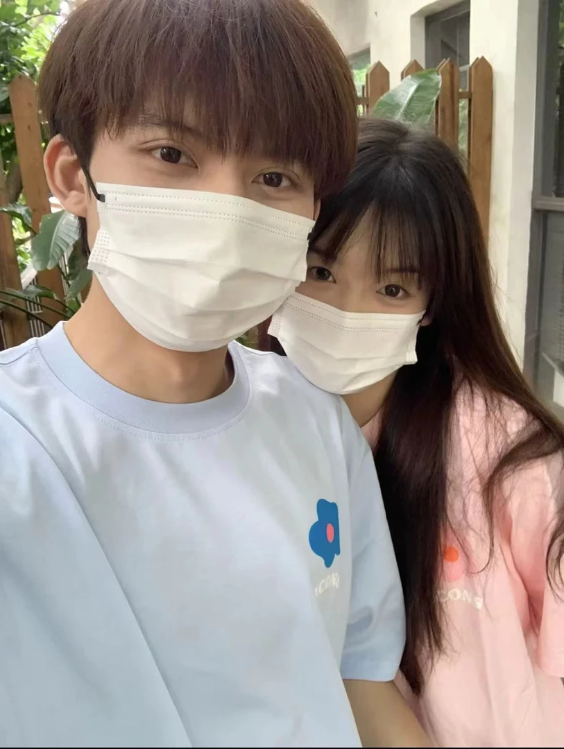 【荷包蛋花花短袖】胸前花朵如有多种颜色随机发 有需要可备注喜好