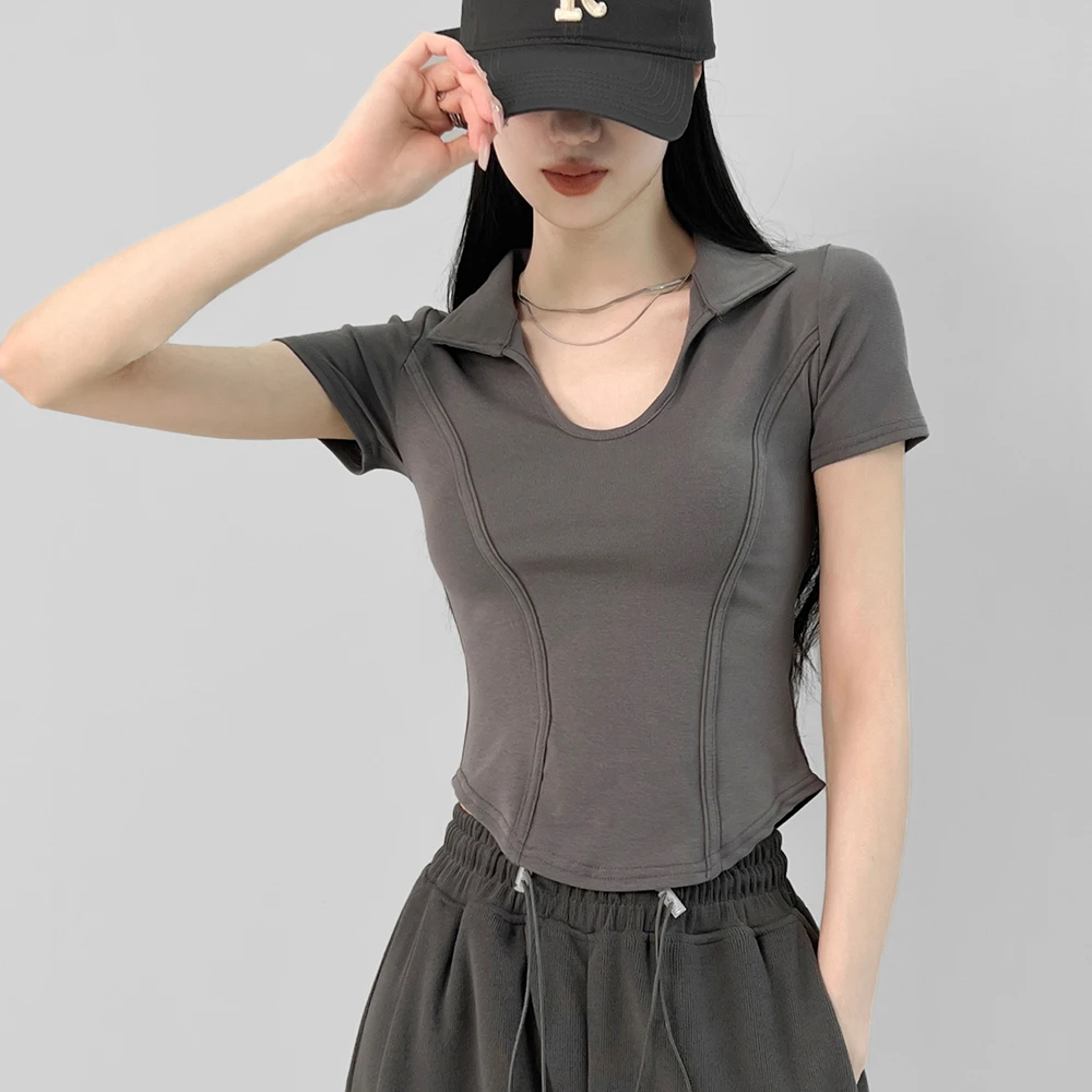 动感少女《鱼骨贴条》欧美风翻领短袖T恤2023夏纯色弧形下摆短上衣