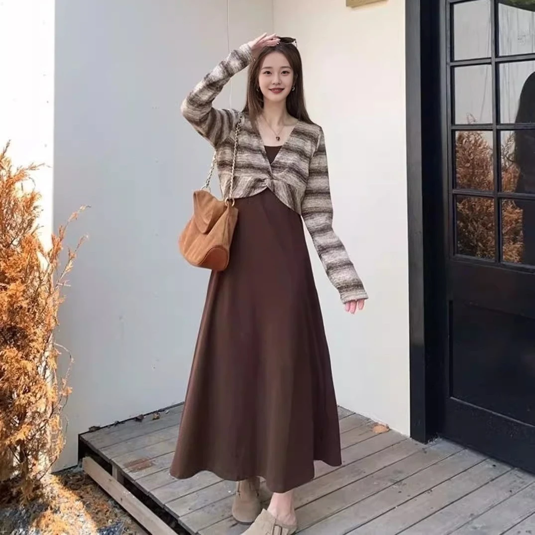 韩系设计感扭结V领条纹长袖针织衫女秋季纯色简约吊带连衣裙套装