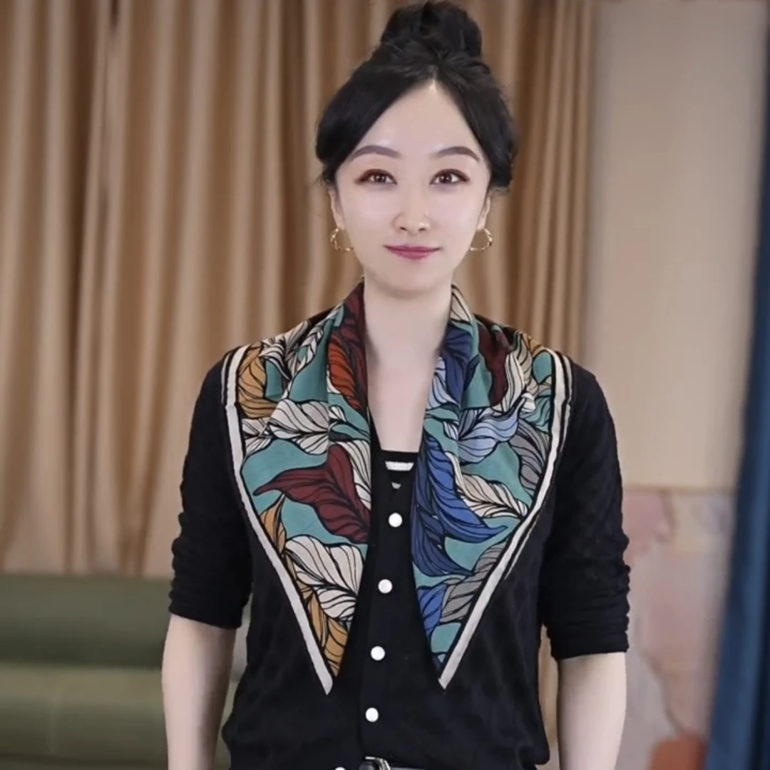 丝毛65小方巾女百搭气质秋冬季护颈围巾桑蚕丝羊毛围脖双面彩叶子