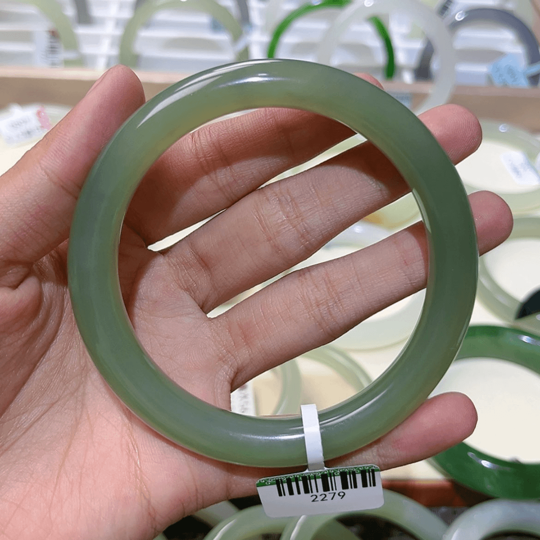 【闪购商品】和田玉手镯未镶嵌当****凡