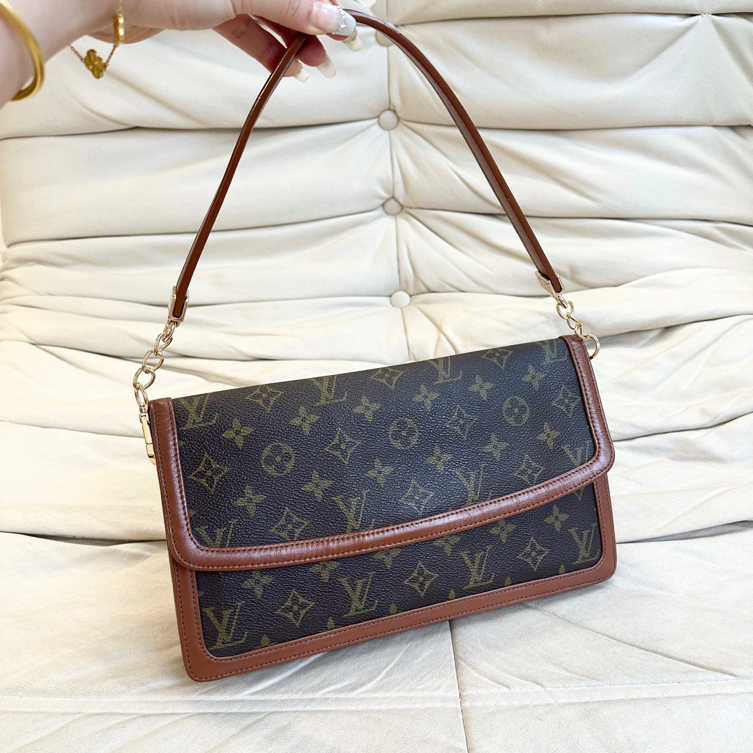 95新 LouisVuitton/路易威登 Lv中古红皮信封包30号尺寸