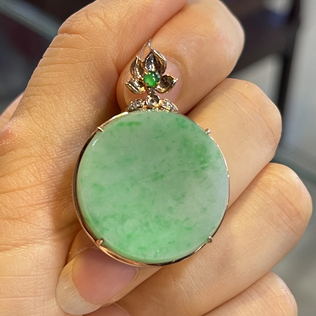 18K金镶翡翠平安无事牌