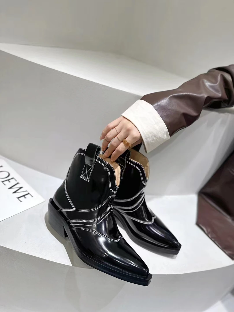 【特价】新款尖头短靴女粗跟真皮靴子复古显瘦V口西部牛仔短靴