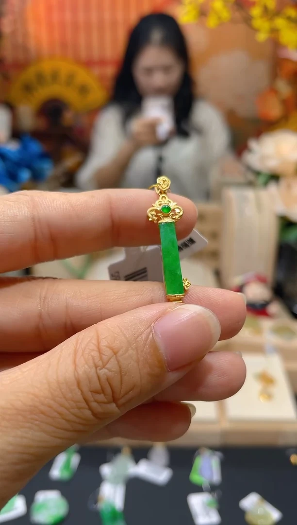 【闪购商品】翡翠颈饰18K金镶嵌假一赔三