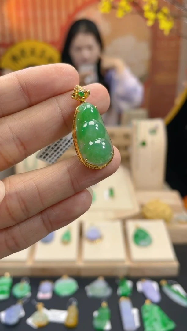 【闪购商品】翡翠颈饰18K金镶嵌假一赔三