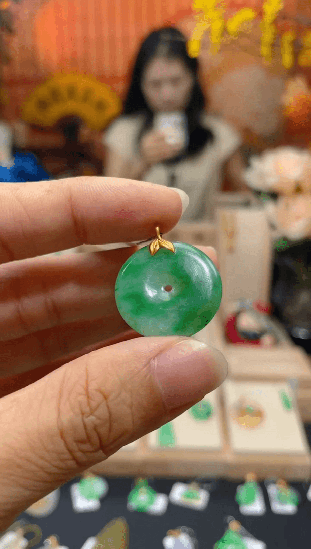 【闪购商品】翡翠颈饰18K金镶嵌假一赔三