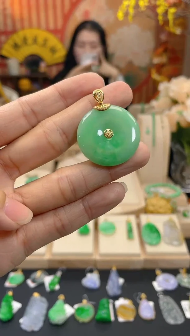 【闪购商品】翡翠颈饰18K金镶嵌假一赔三