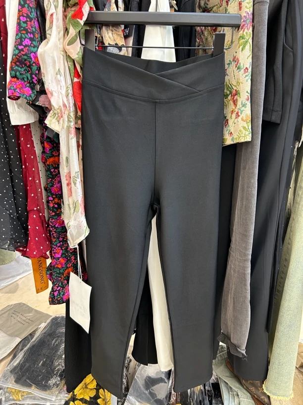 8019#腰口设计不规则高腰小黑裤