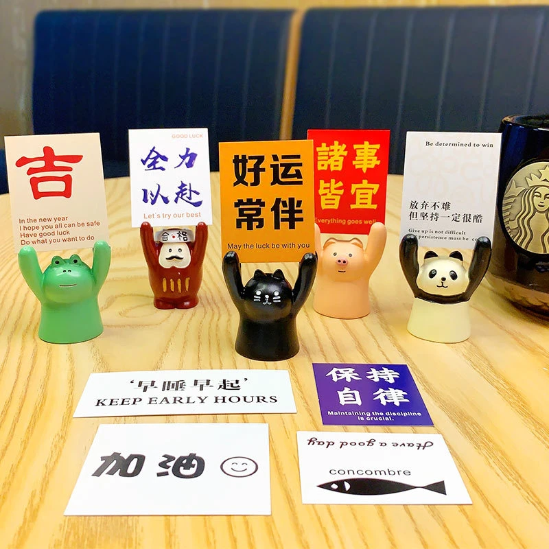 办公室书桌公司员工创意卡通举牌小猪励志桌面摆件可爱家居装饰品
